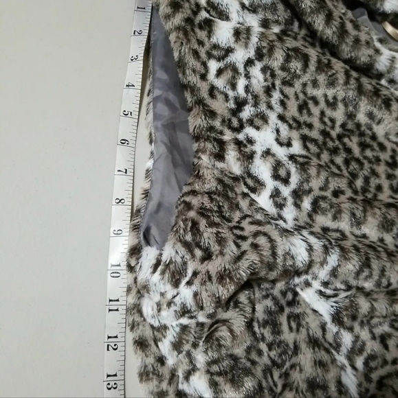 NWT Women's Vest Faux fur size Xs and Medium Multi-colored open pockets - Picture 8 of 11